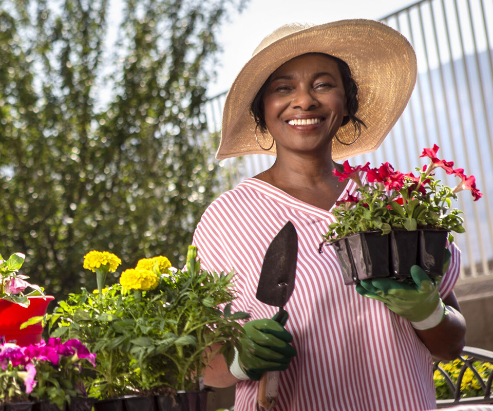 card-gardening-woman
